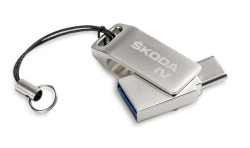 ŠKODA iV-DUÁLNÍ USB ŠKODA original s konektorem USB-C a USB-A (kapacita 32 GB) - stříbrný