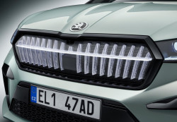 ŠKODA ENYAQ iV-RÁM PŘEDNÍ MASKY SPORTLINE, RS original - magic černá