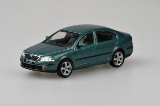 ŠKODA OCTAVIA II SEDAN (2004) - 1:43 - ABREX - Zelená Island Metalíza