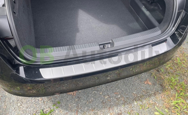 Škoda Superb IV sedan-Kryt zadního nárazníku original - stříbrný