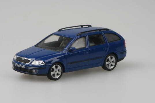 ŠKODA OCTAVIA II COMBI (2004) - 1:43 - ABREX - Modrá Dynamic Uni