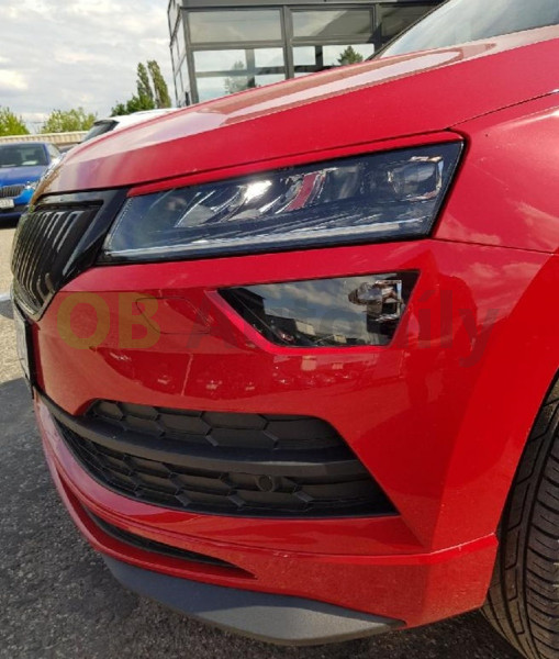 ŠKODA KAROQ-ABS MRAČÍTKA SPORTIVE v originál Škoda barvě VELVET RED (F3P)