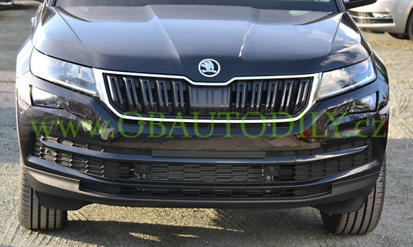 ŠKODA KODIAQ-DEKORATIVNÍ LIŠTY předního nárazníku v originál Škoda barvě BLACK MAGIC (F9R)