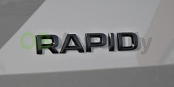 ŠKODA RAPID-ZADNÍ NÁPIS RAPID v originál Škoda barvě BLACK MAGIC (F9R)