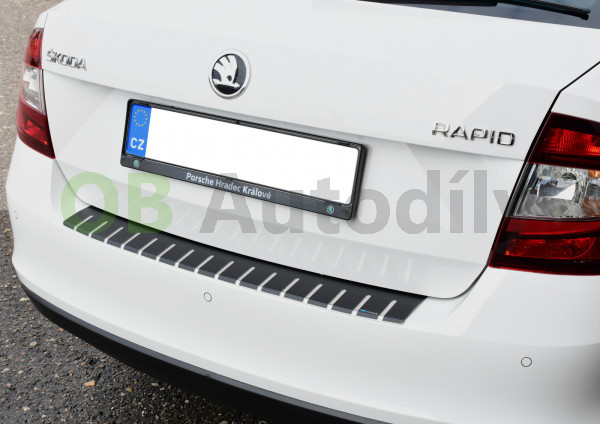 ŠKODA RAPID-OCHRANNÝ KRYT ZADNÍHO NÁRAZNÍKU (ALU-FROST) NEREZ + KARBON - větší