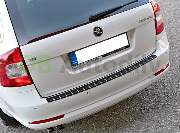 ŠKODA OCTAVIA II COMBI-OCHRANNÝ KRYT ZADNÍHO NÁRAZNÍKU (ALU-FROST) NEREZ + KARBON - větší