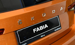 ŠKODA FABIA IV-ZADNÍ STŘEDOVÝ NÁPIS ŠKODA original - chromový