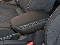 ŠKODA KAMIQ-KOŽENÝ POTAH LOKETNÍ OPĚRKY - černé prošití