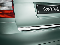 ŠKODA OCTAVIA II COMBI-DEKORATIVNÍ SPODNÍ LIŠTA PÁTÝCH DVEŘÍ original - chromová