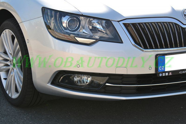 ŠKODA SUPERB II facelift-DEKORATIVNÍ CHROMOVÁ LIŠTA PŘEDNÍHO NÁRAZNÍKU original - pravá