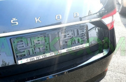 Škoda Superb III sedan-Nerez lišta nad SPZ S DiZAYN - chromová