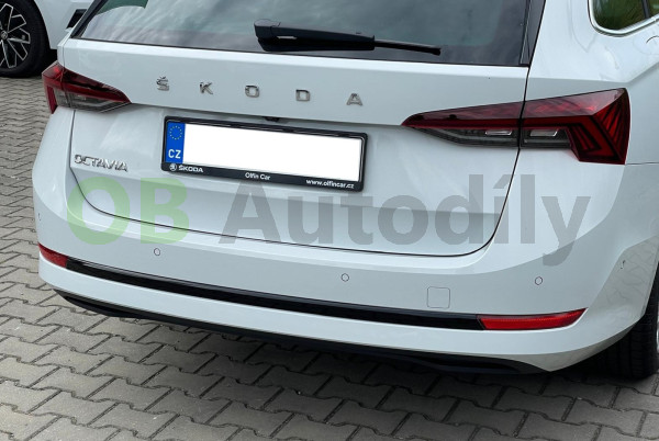 Škoda Octavia IV combi-Dekorativní lišta zadního nárazníku - černá